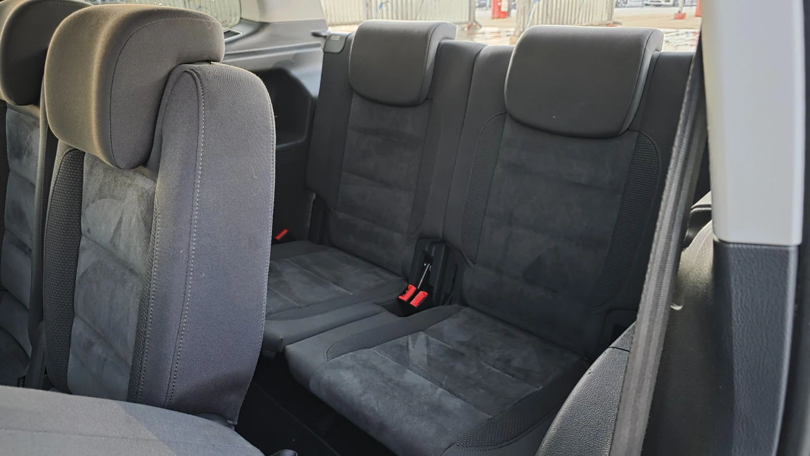 VW Touran АВТОМАТ/R-LINE/7m, снимка 14 - Автомобили и джипове - 55513964