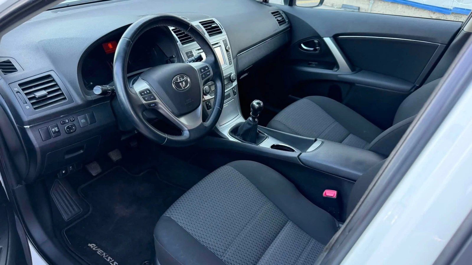 Toyota Avensis 1.8 БЕНЗИН  EURO5, снимка 7 - Автомобили и джипове - 55532144