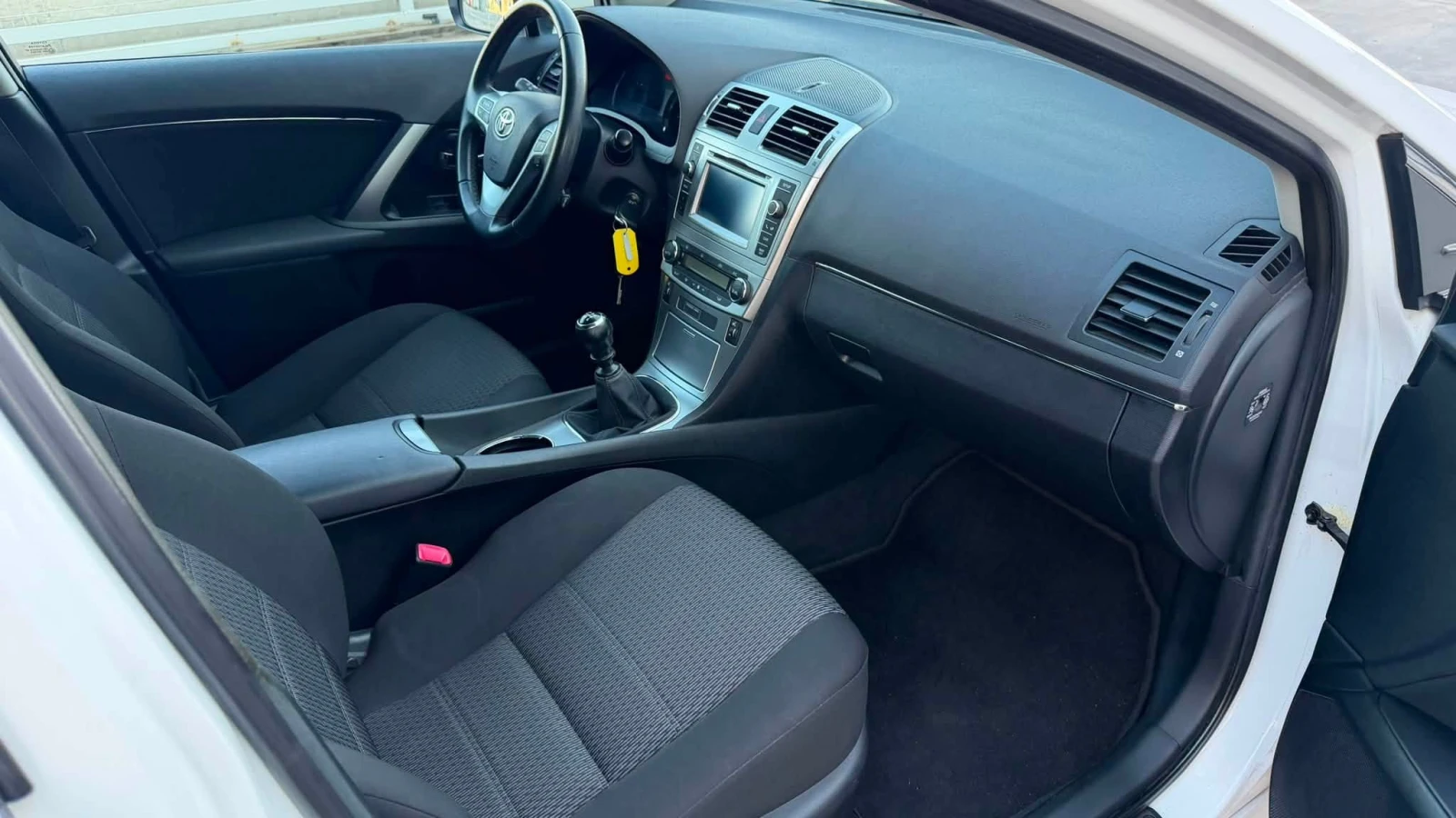 Toyota Avensis 1.8 БЕНЗИН  EURO5, снимка 10 - Автомобили и джипове - 55532144