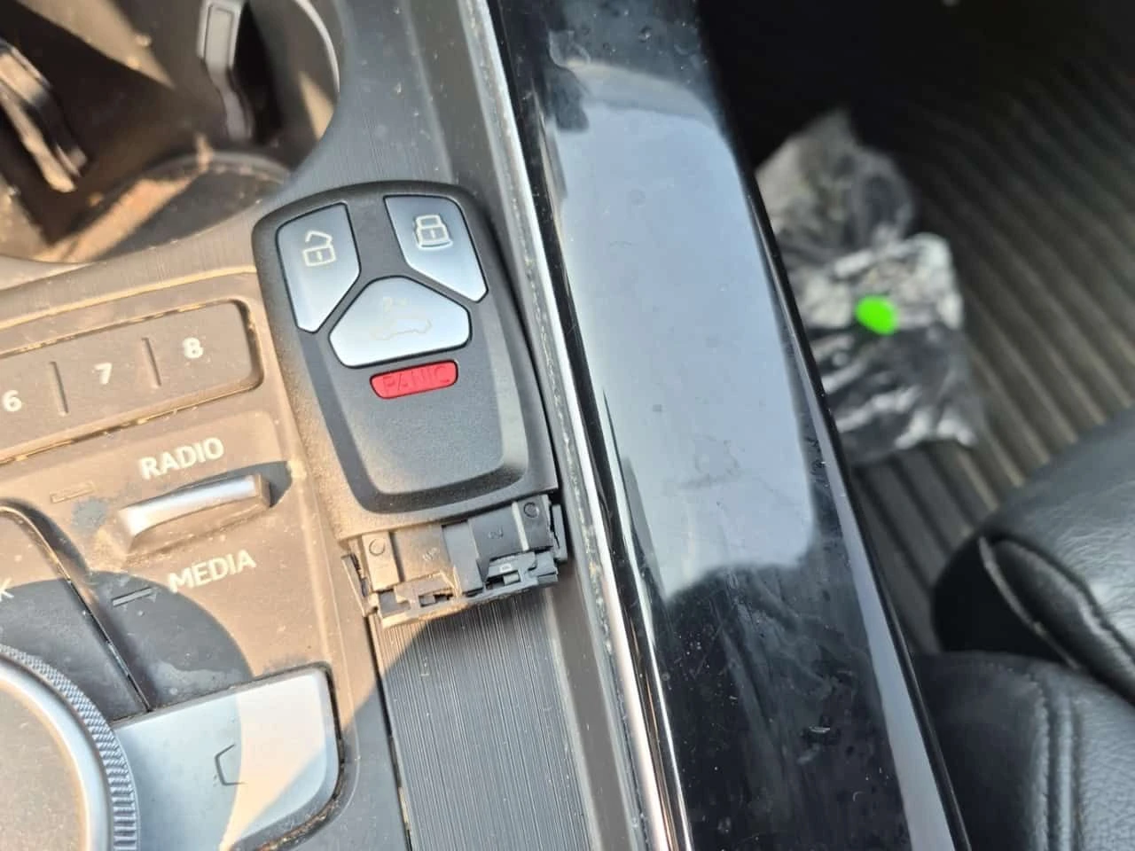 Audi A4 TECHNIK / S-LINE / DISTRONIC / 360 , снимка 8 - Автомобили и джипове - 55655042