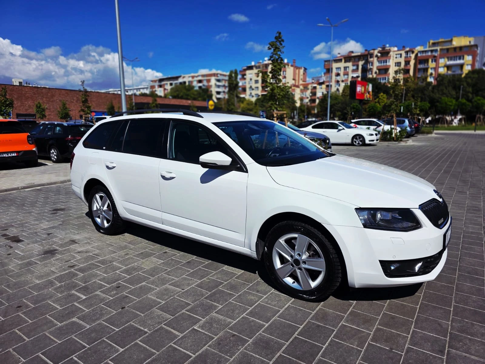 Skoda Octavia Автомат Hatchback, снимка 7 - Автомобили и джипове - 56185173
