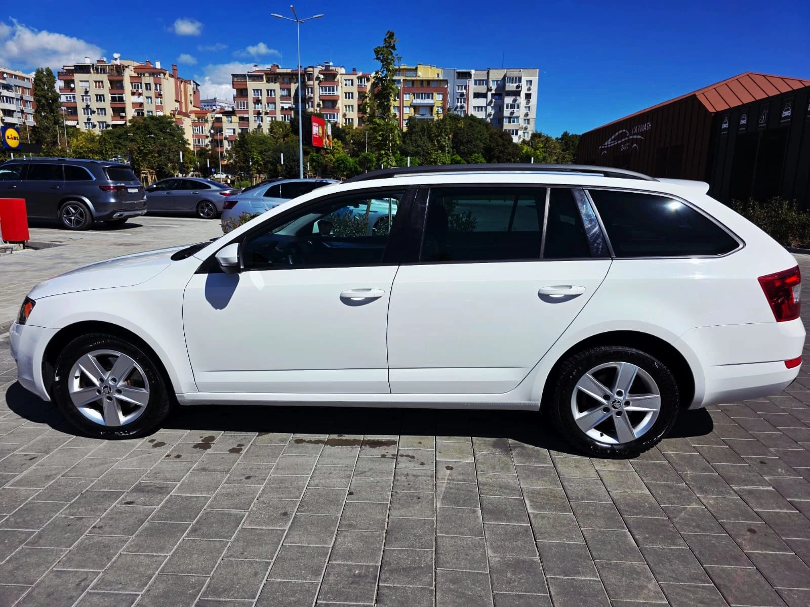 Skoda Octavia Автомат Hatchback, снимка 3 - Автомобили и джипове - 56185173
