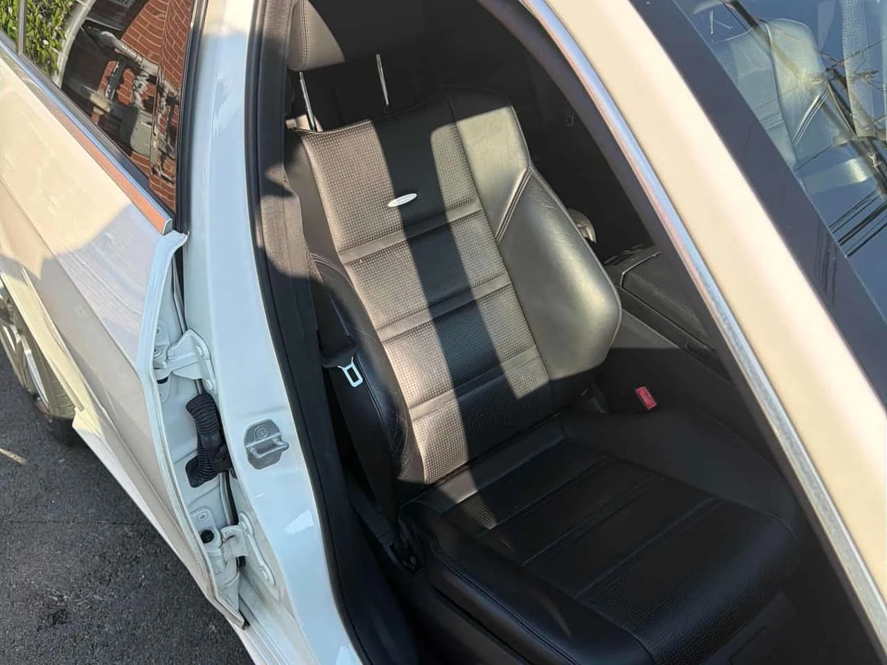 Mercedes-Benz E 63 AMG * CARFAX * , снимка 11 - Автомобили и джипове - 56185918