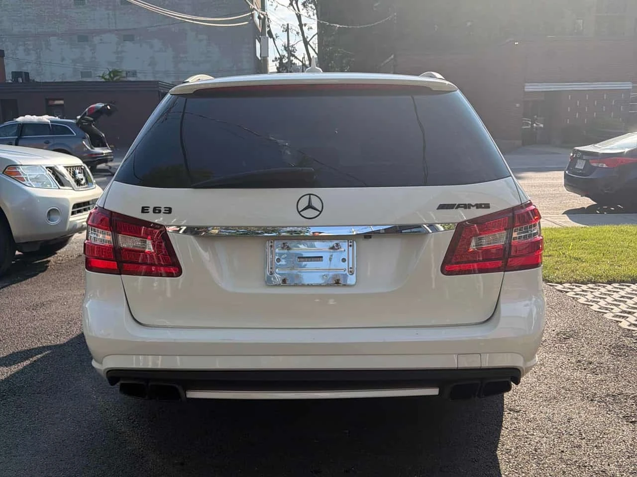 Mercedes-Benz E 63 AMG * CARFAX * , снимка 4 - Автомобили и джипове - 56185918