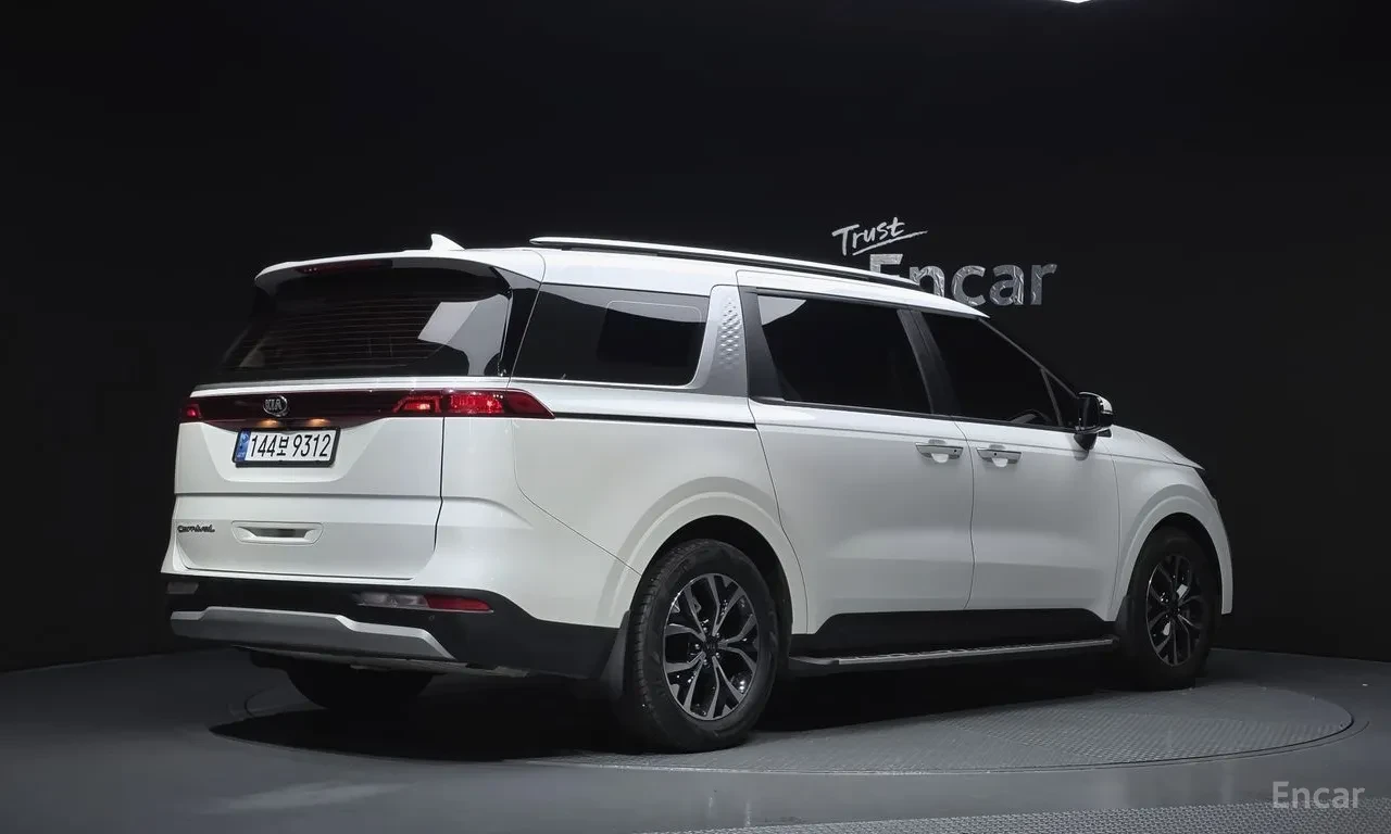 Kia Carnival, снимка 2 - Автомобили и джипове - 56719103