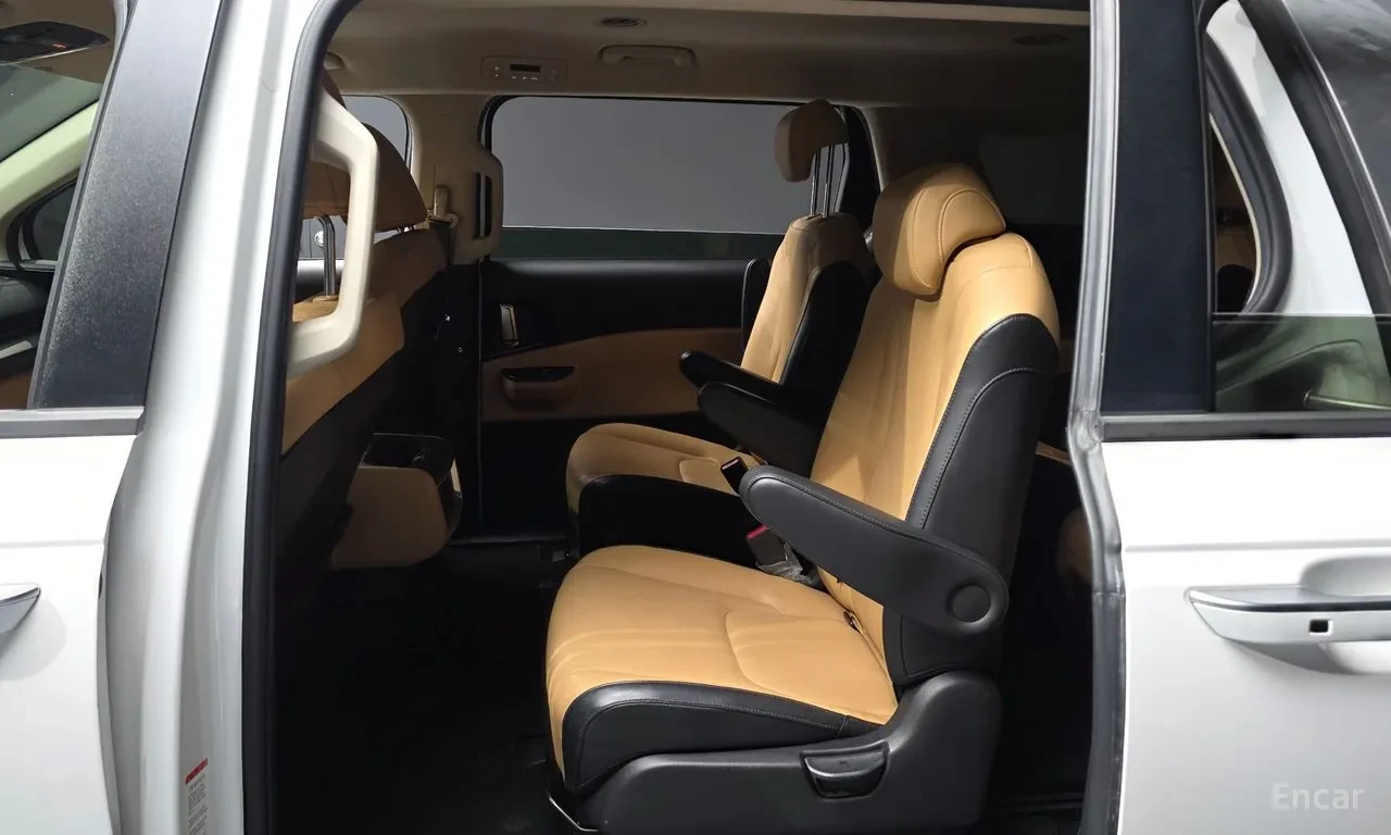 Kia Carnival, снимка 12 - Автомобили и джипове - 56719103