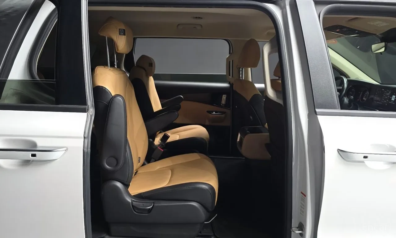 Kia Carnival, снимка 11 - Автомобили и джипове - 56719103