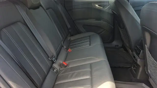 Audi Q4 E-TRON / PREMIUM PLUS 40, снимка 17 - Автомобили и джипове - 55804673