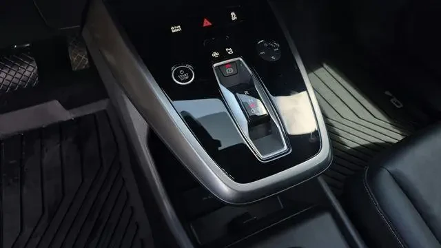 Audi Q4 E-TRON / PREMIUM PLUS 40, снимка 15 - Автомобили и джипове - 55804673