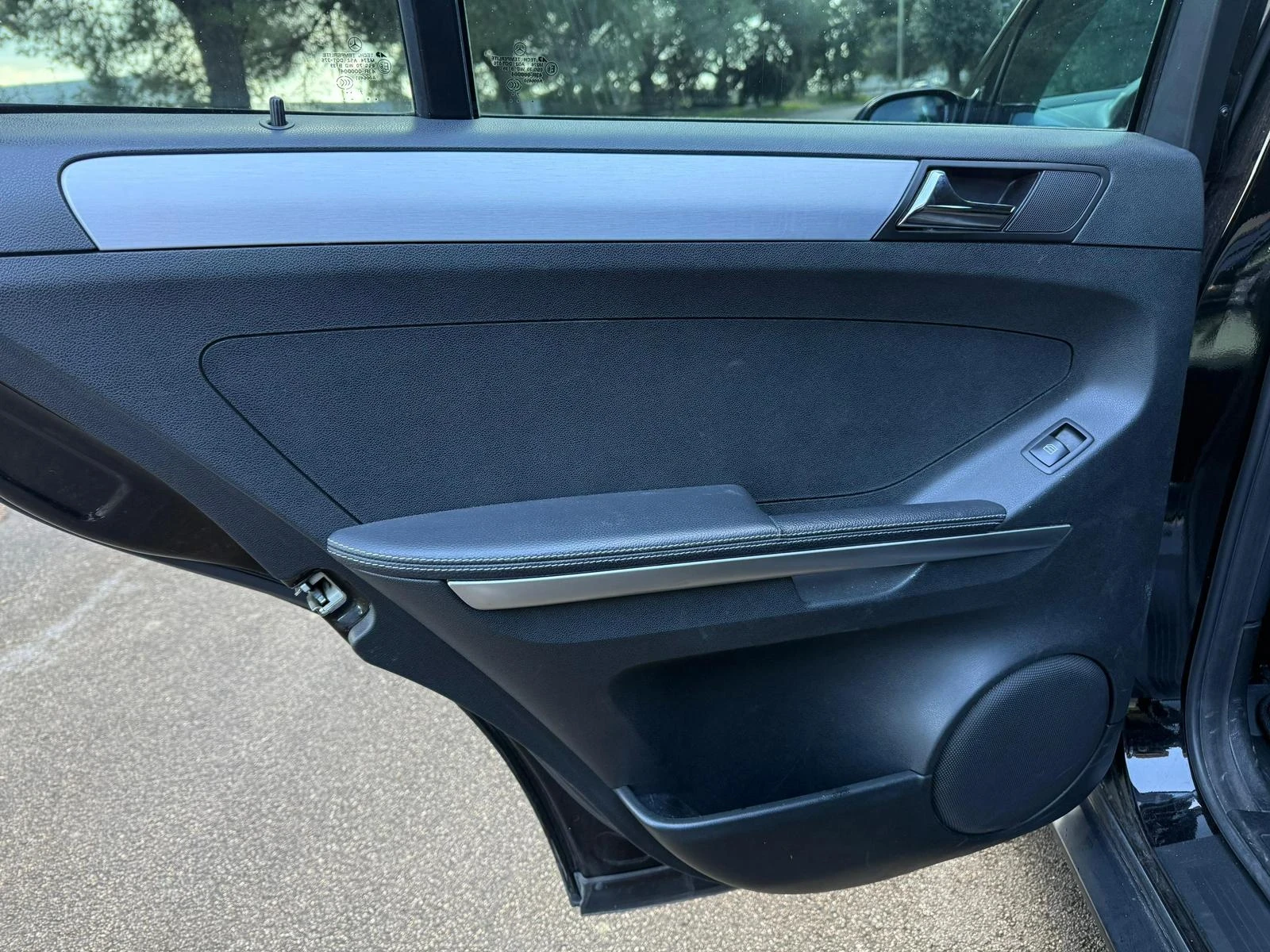 Mercedes-Benz ML 320 КАТО НОВ, снимка 13 - Автомобили и джипове - 53513913