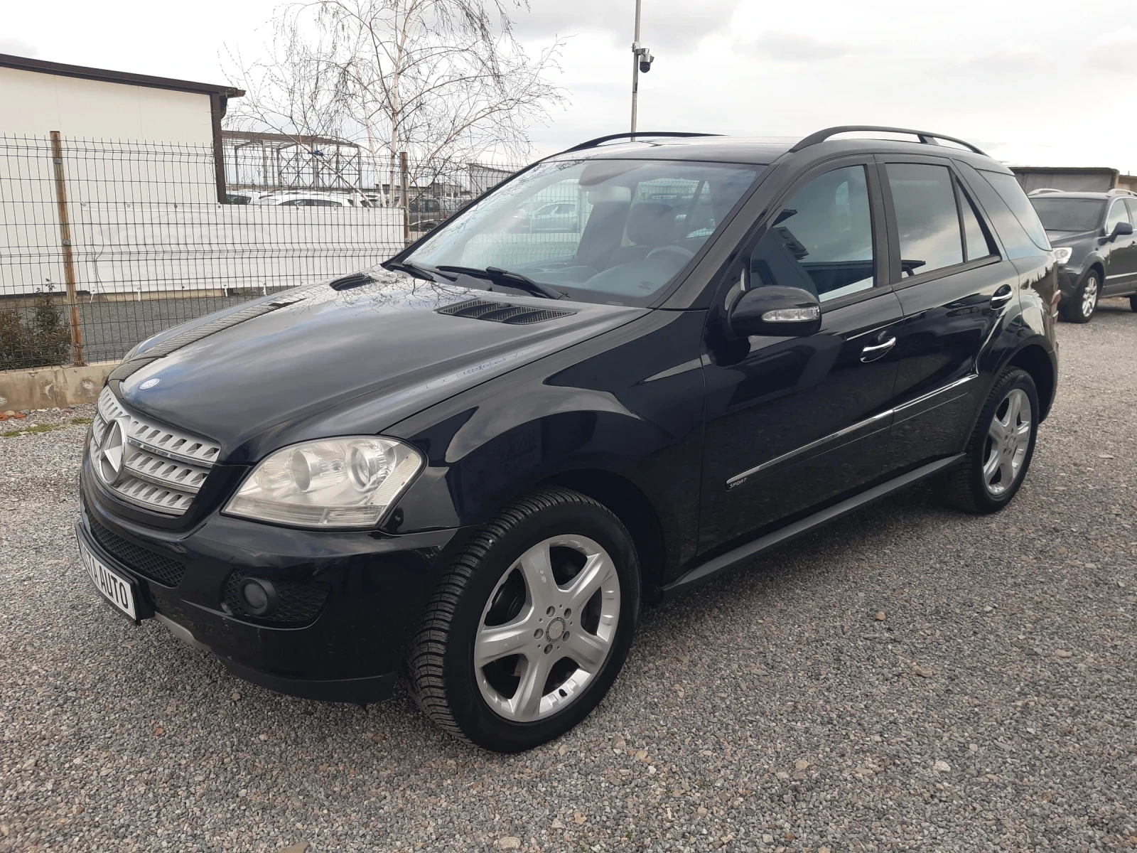 Mercedes-Benz ML 320 КАТО НОВ, снимка 8 - Автомобили и джипове - 53513913