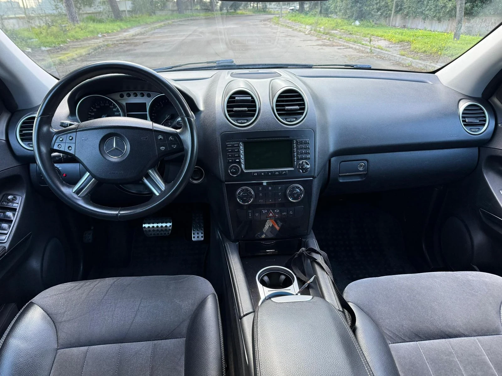 Mercedes-Benz ML 320 КАТО НОВ, снимка 11 - Автомобили и джипове - 53513913