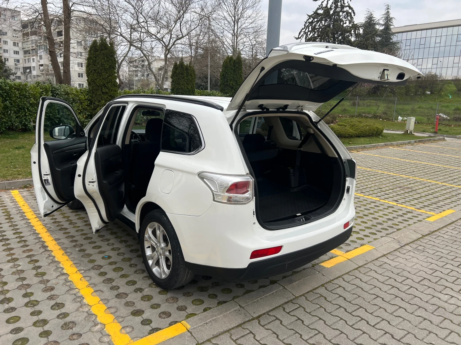 Mitsubishi Outlander  2.2 DI-D (150 HP) 4WD AUTOMATIC, снимка 17 - Автомобили и джипове - 53599056