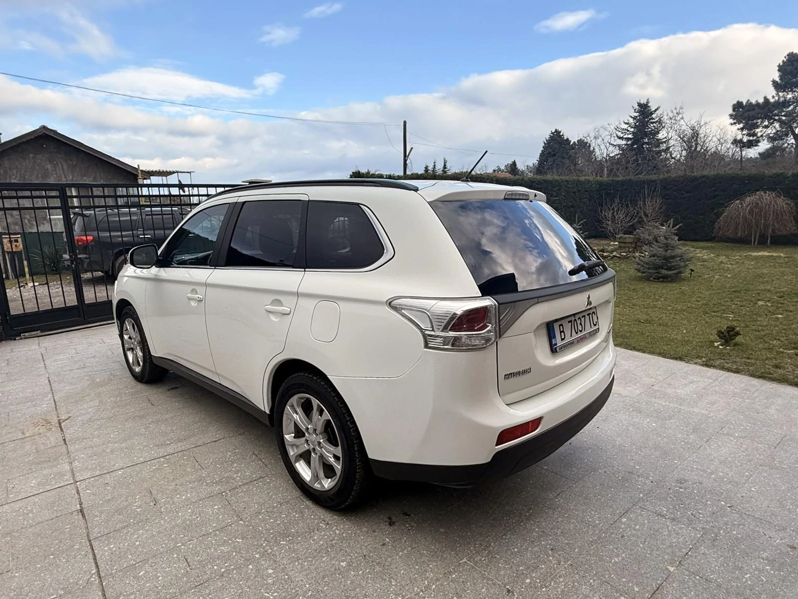 Mitsubishi Outlander  2.2 DI-D (150 HP) 4WD AUTOMATIC - изображение 3