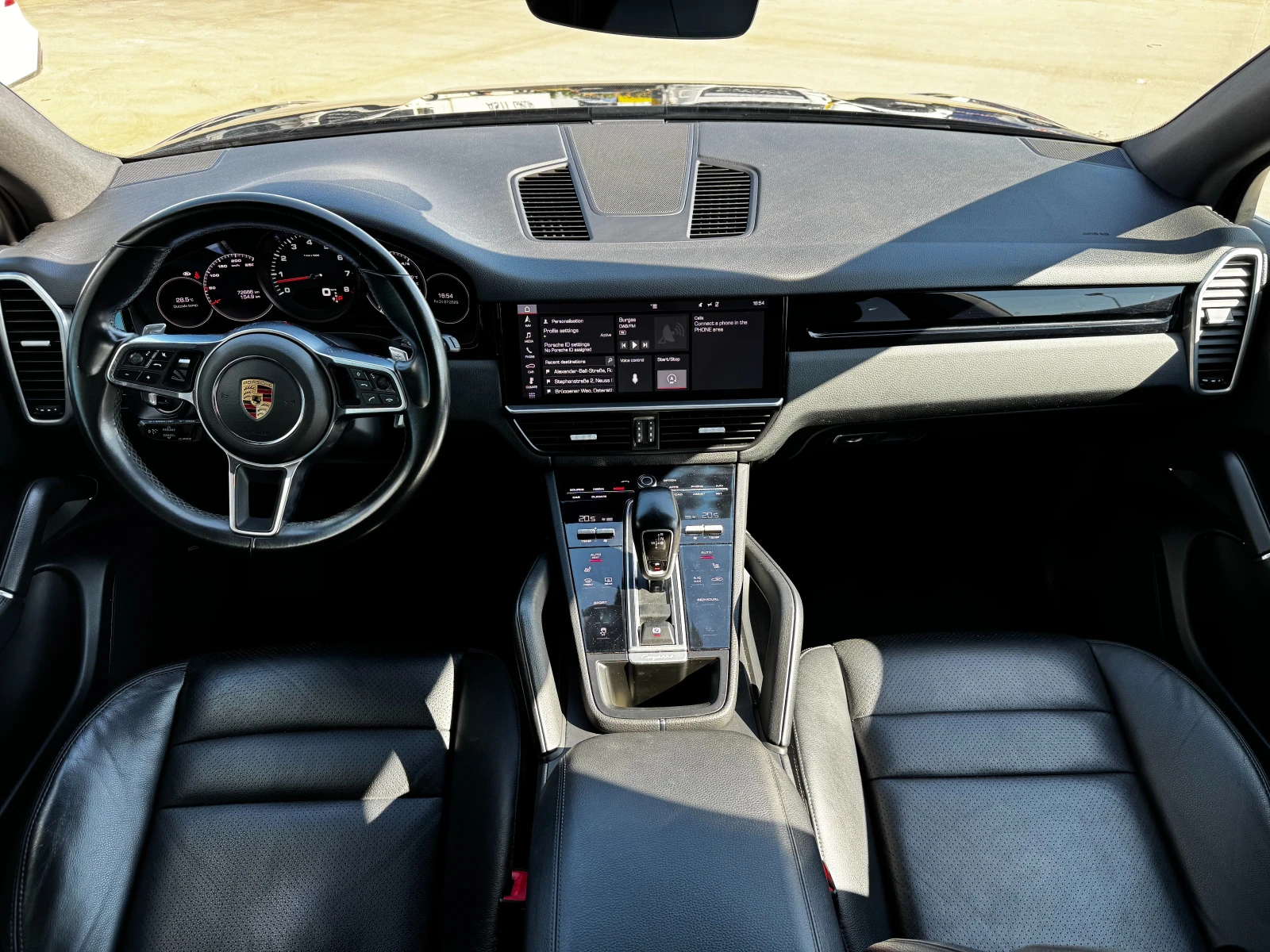 Porsche Cayenne / 3.0 V6 / Keyless Go / Pano / Lane Assist / , снимка 11 - Автомобили и джипове - 55492712