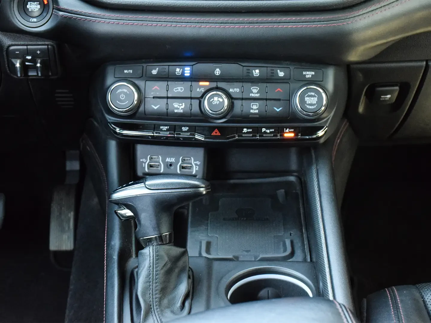 Dodge Durango R/T* 5.7* V8* 8ZF* ПОДГРЕВ* КАМЕРА* КЕЙЛЕС* LANE* , снимка 8 - Автомобили и джипове - 55574134