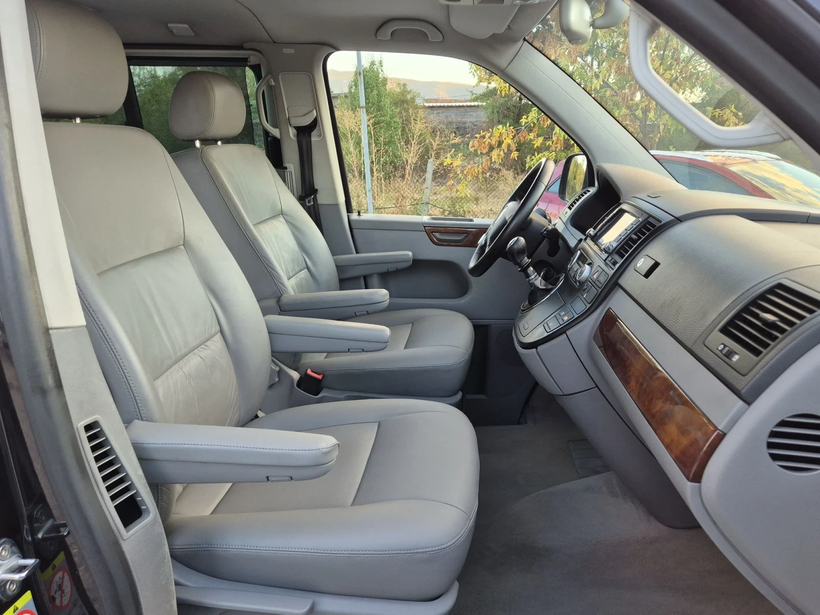 VW Multivan 2.5TDI/ Швейцария , снимка 14 - Бусове и автобуси - 56273517