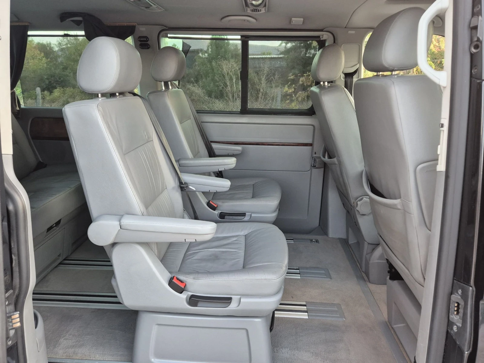 VW Multivan 2.5TDI/ Швейцария , снимка 13 - Бусове и автобуси - 56273517