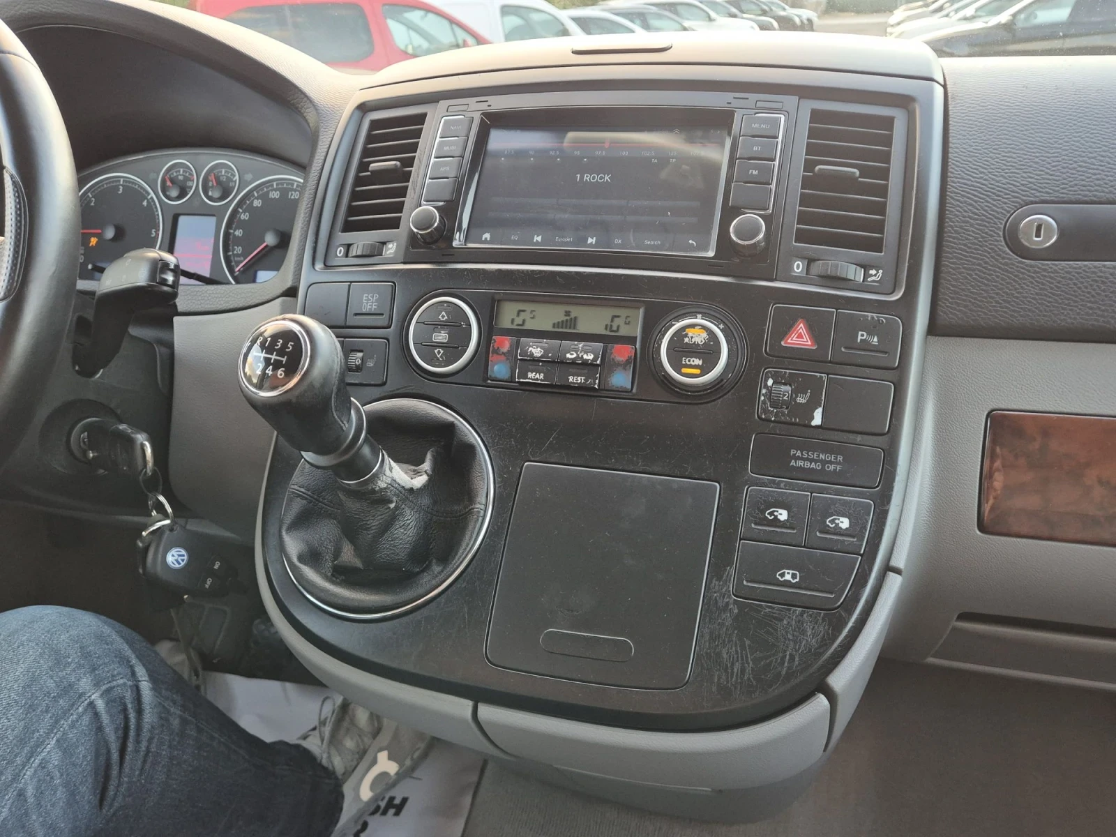 VW Multivan 2.5TDI/ Швейцария , снимка 8 - Бусове и автобуси - 56273517