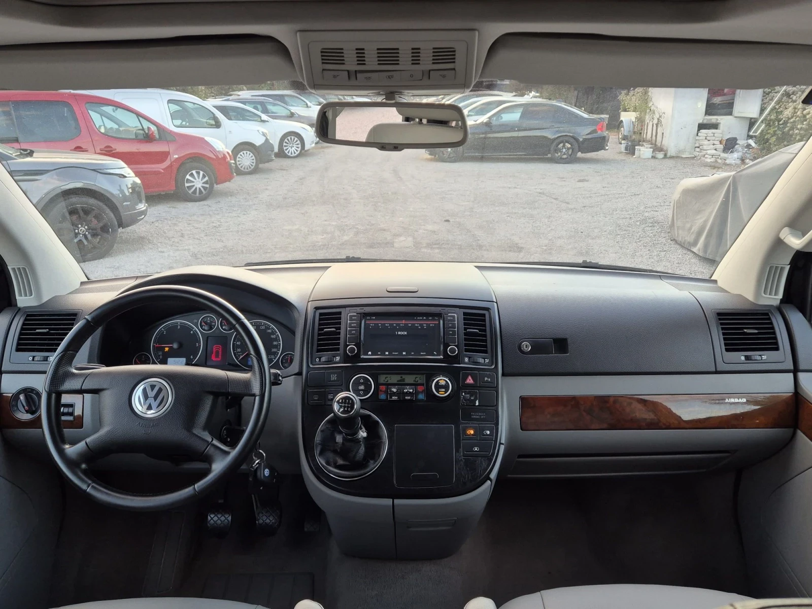 VW Multivan 2.5TDI/ Швейцария , снимка 7 - Бусове и автобуси - 56273517