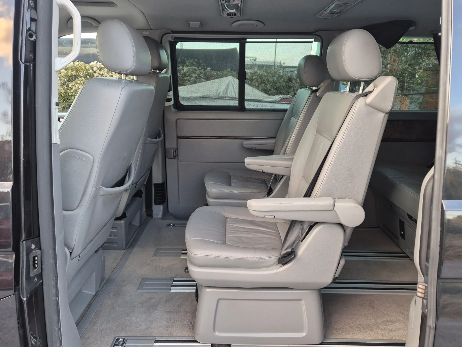 VW Multivan 2.5TDI/ Швейцария , снимка 11 - Бусове и автобуси - 56273517