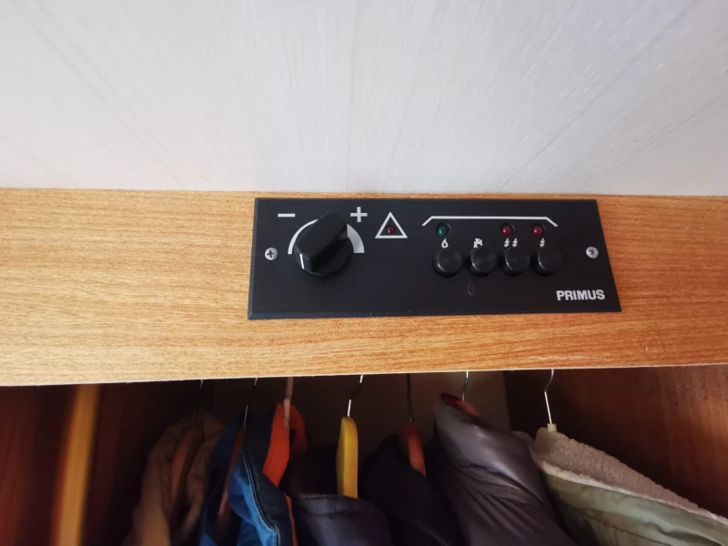 Каравана LMC Munsterland Dominante, снимка 3 - Каравани и кемпери - 52730196