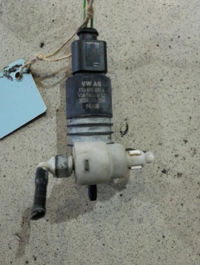 Помпа чистачки фарове Фолксваген Голф 5 2.0TFSI