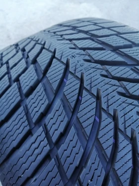 Гуми Зимни 255/40R19, снимка 4 - Гуми и джанти - 37924698