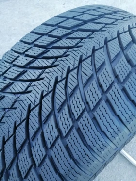 Гуми Зимни 255/40R19, снимка 2 - Гуми и джанти - 37924698