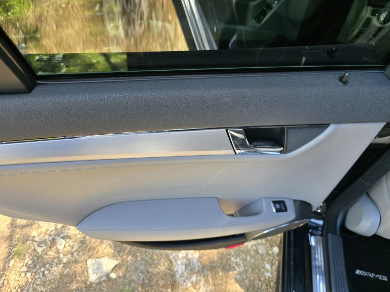 Mercedes-Benz C 320, снимка 12 - Автомобили и джипове - 49883317