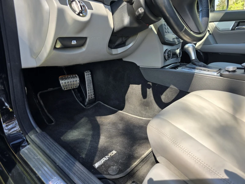 Mercedes-Benz C 320, снимка 9 - Автомобили и джипове - 49883317