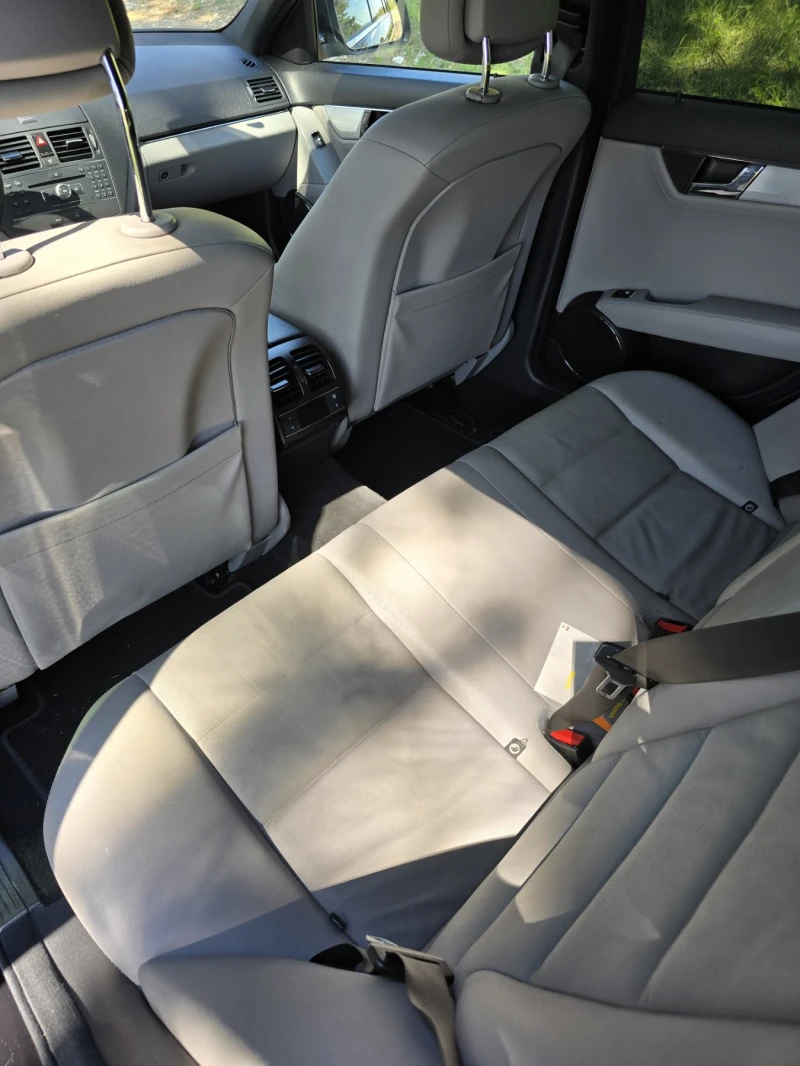 Mercedes-Benz C 320, снимка 10 - Автомобили и джипове - 49883317