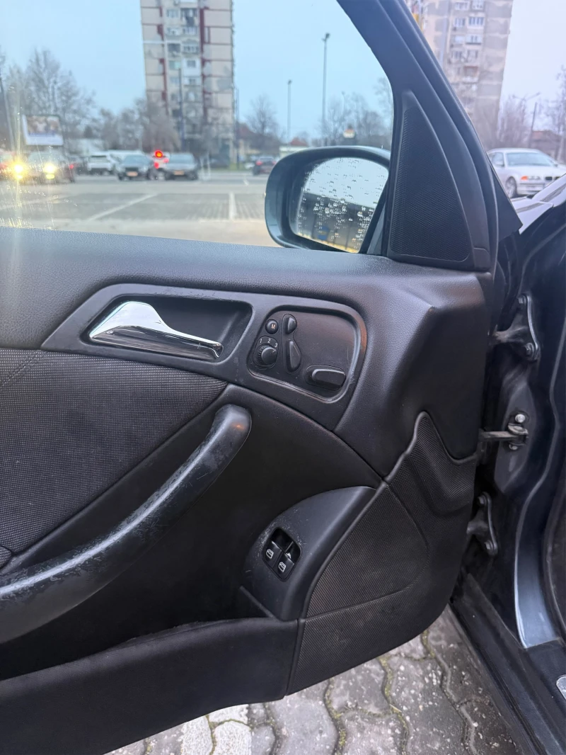 Mercedes-Benz C 220 CL203, снимка 12 - Автомобили и джипове - 53214421