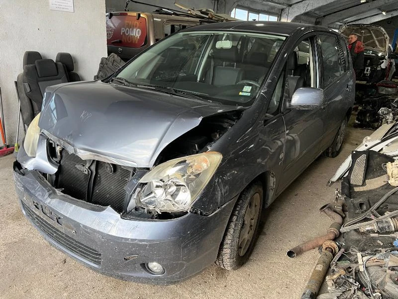 Toyota Corolla verso 1.6vvti, снимка 3 - Автомобили и джипове - 35649616