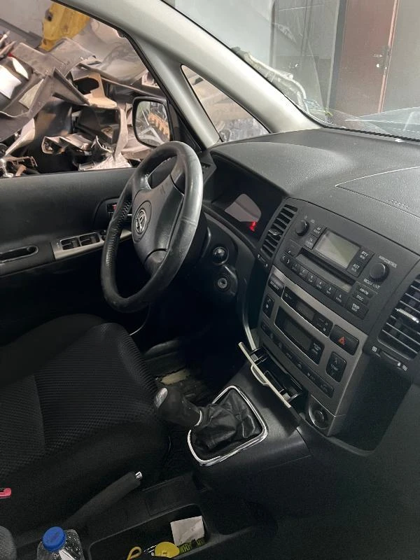 Toyota Corolla verso 1.6vvti, снимка 8 - Автомобили и джипове - 35649616