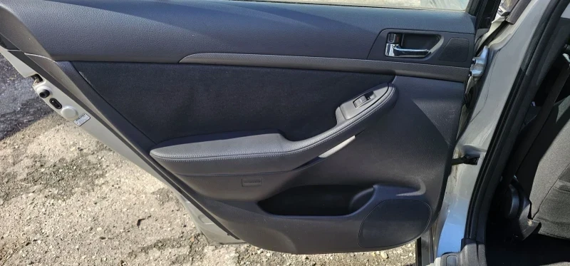 Toyota Avensis 2.0 бензин Холандия, снимка 7 - Автомобили и джипове - 54648210