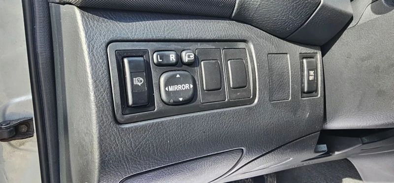 Toyota Avensis 2.0 бензин Холандия, снимка 10 - Автомобили и джипове - 54648210
