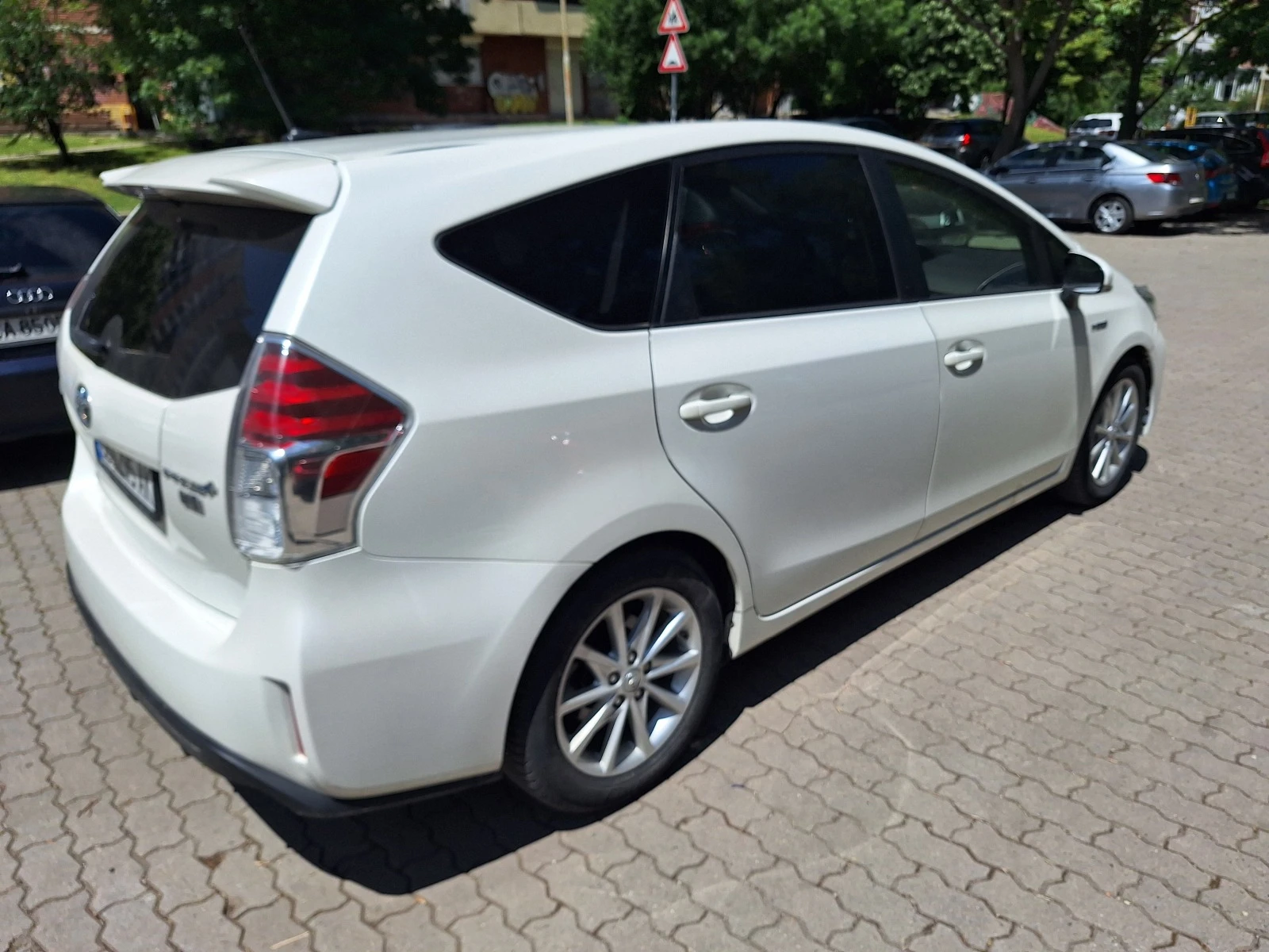 Toyota Prius Plus - изображение 4