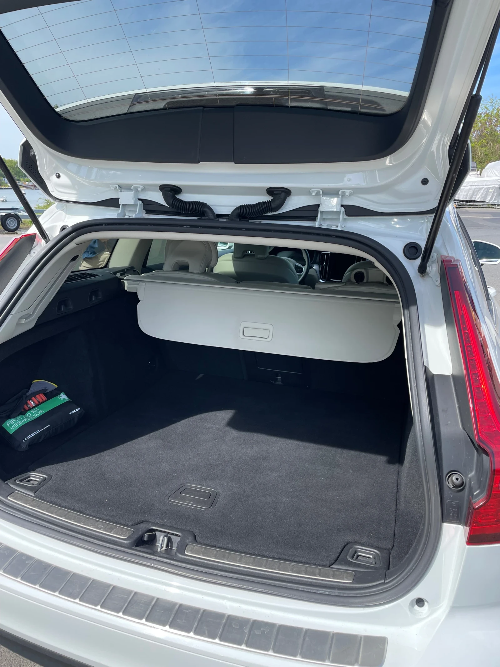 Volvo V60 Momentum Geartronik - изображение 6