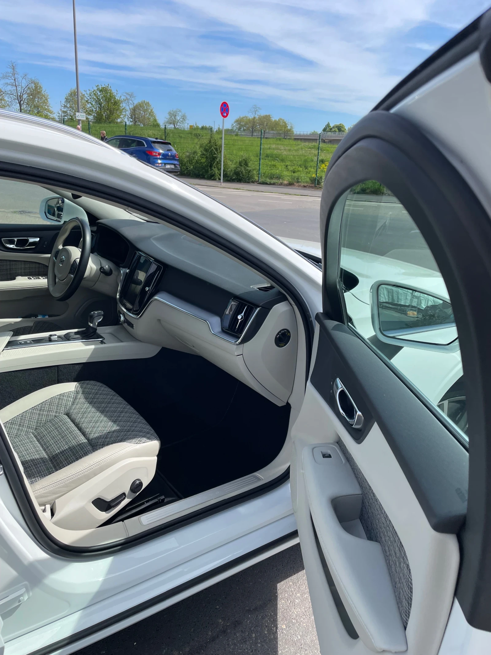 Volvo V60 Momentum Geartronik - изображение 10
