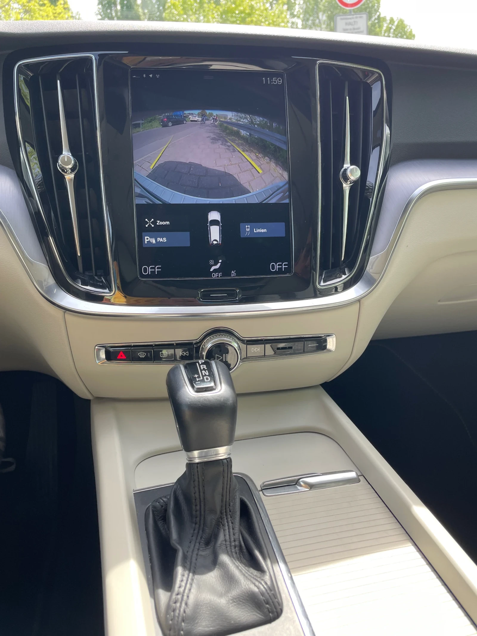 Volvo V60 Momentum Geartronik - изображение 4