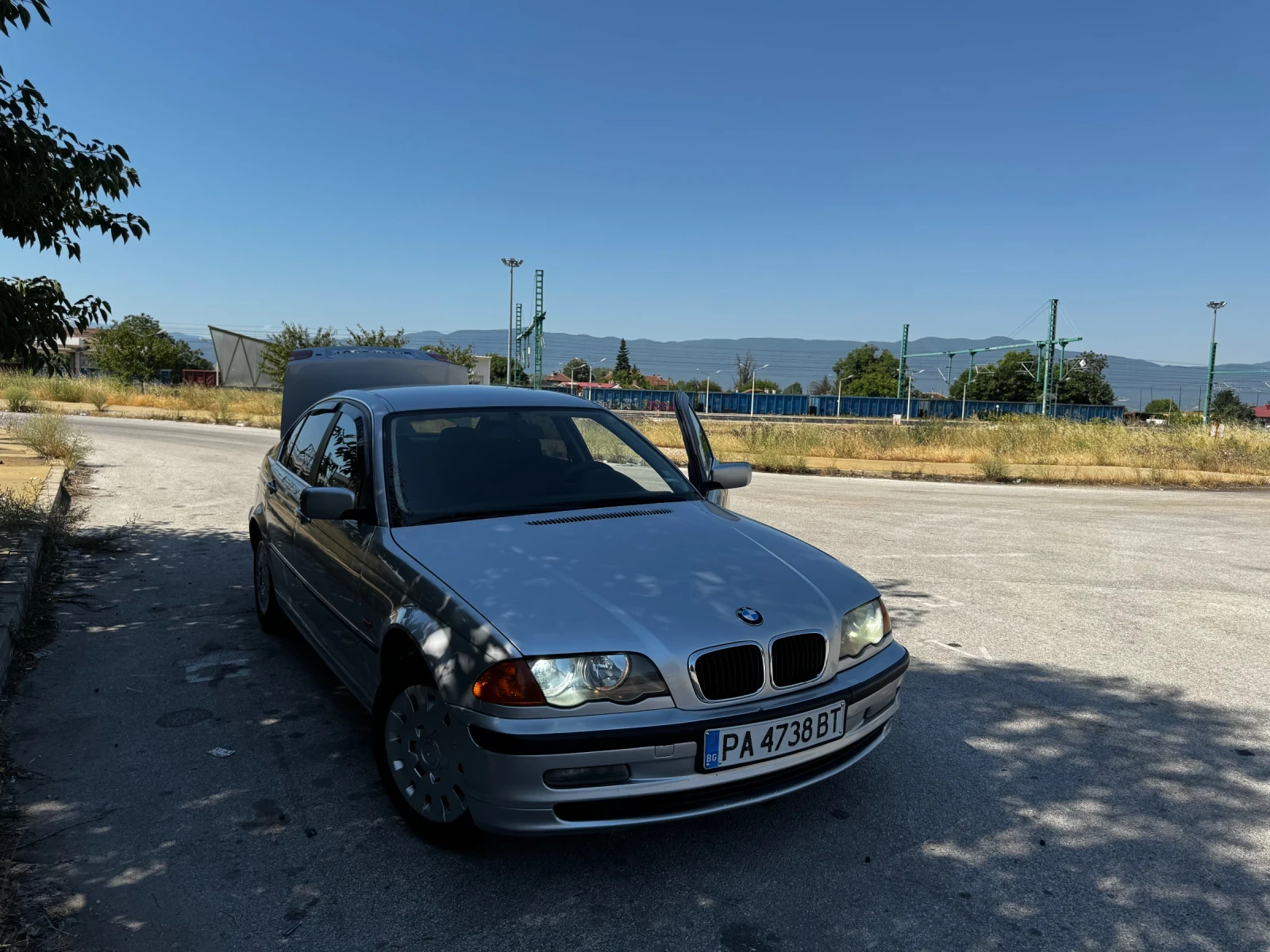 BMW 323  - изображение 4