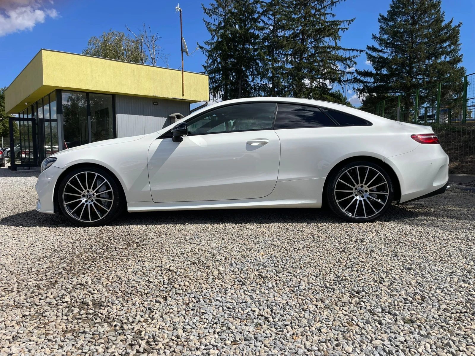 Mercedes-Benz E 220 / AMG COUPE - изображение 8