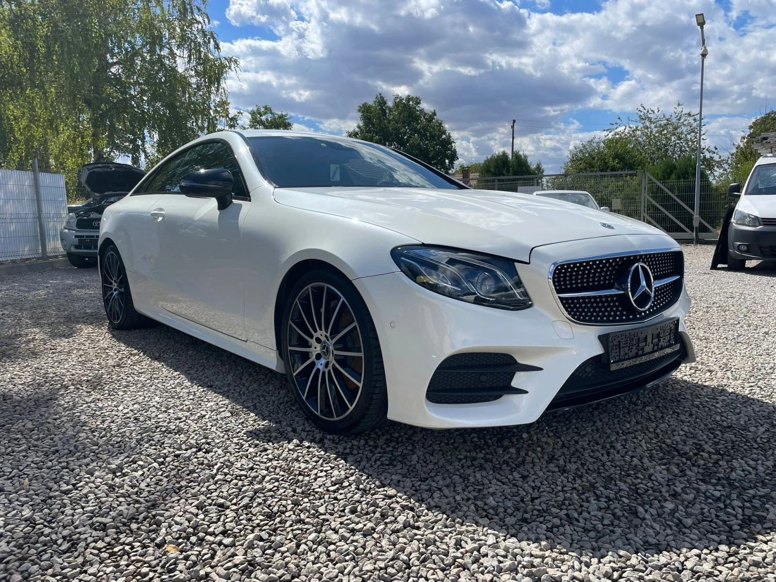 Mercedes-Benz E 220 / AMG COUPE - изображение 3