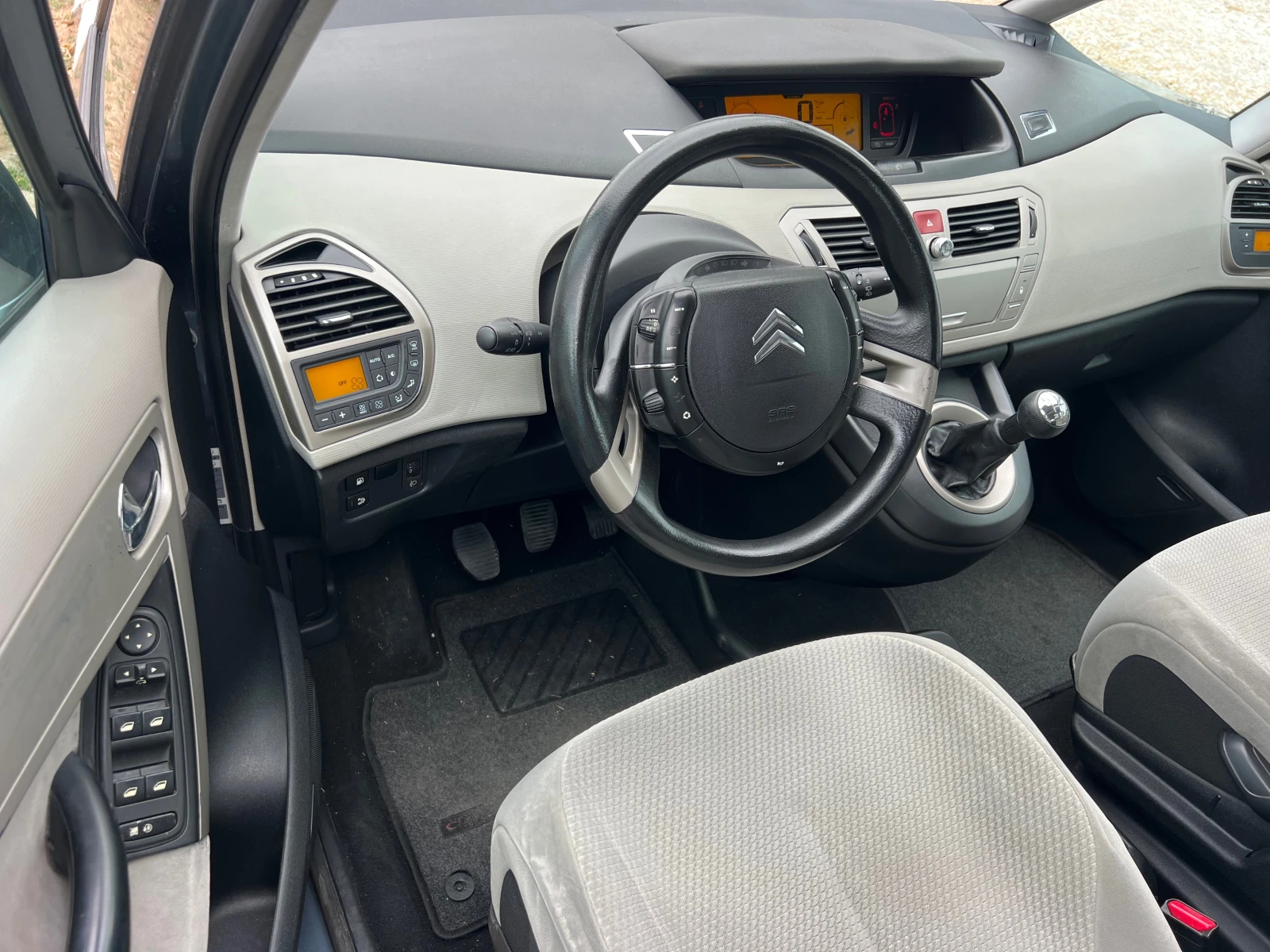 Citroen C4 Picasso 1.6HDI KLIMATRONIK/6+ 1/UNIKAT - изображение 9