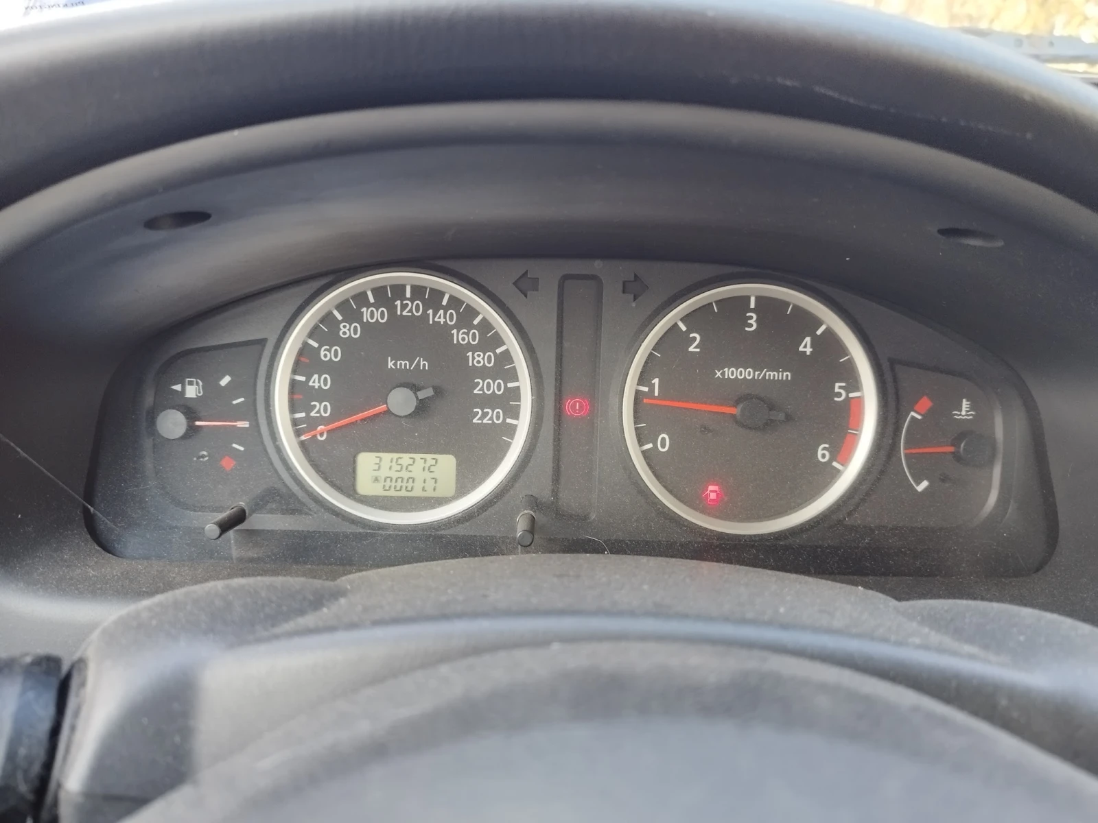 Nissan Almera 1.5 DCI, снимка 4 - Автомобили и джипове - 53922040