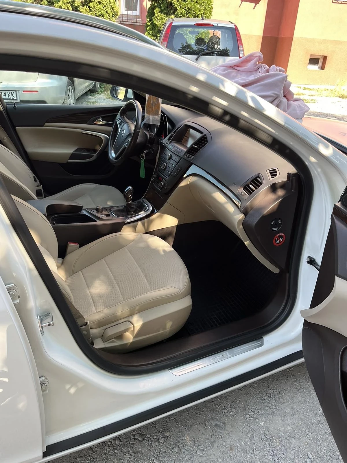 Opel Insignia, снимка 13 - Автомобили и джипове - 54932034