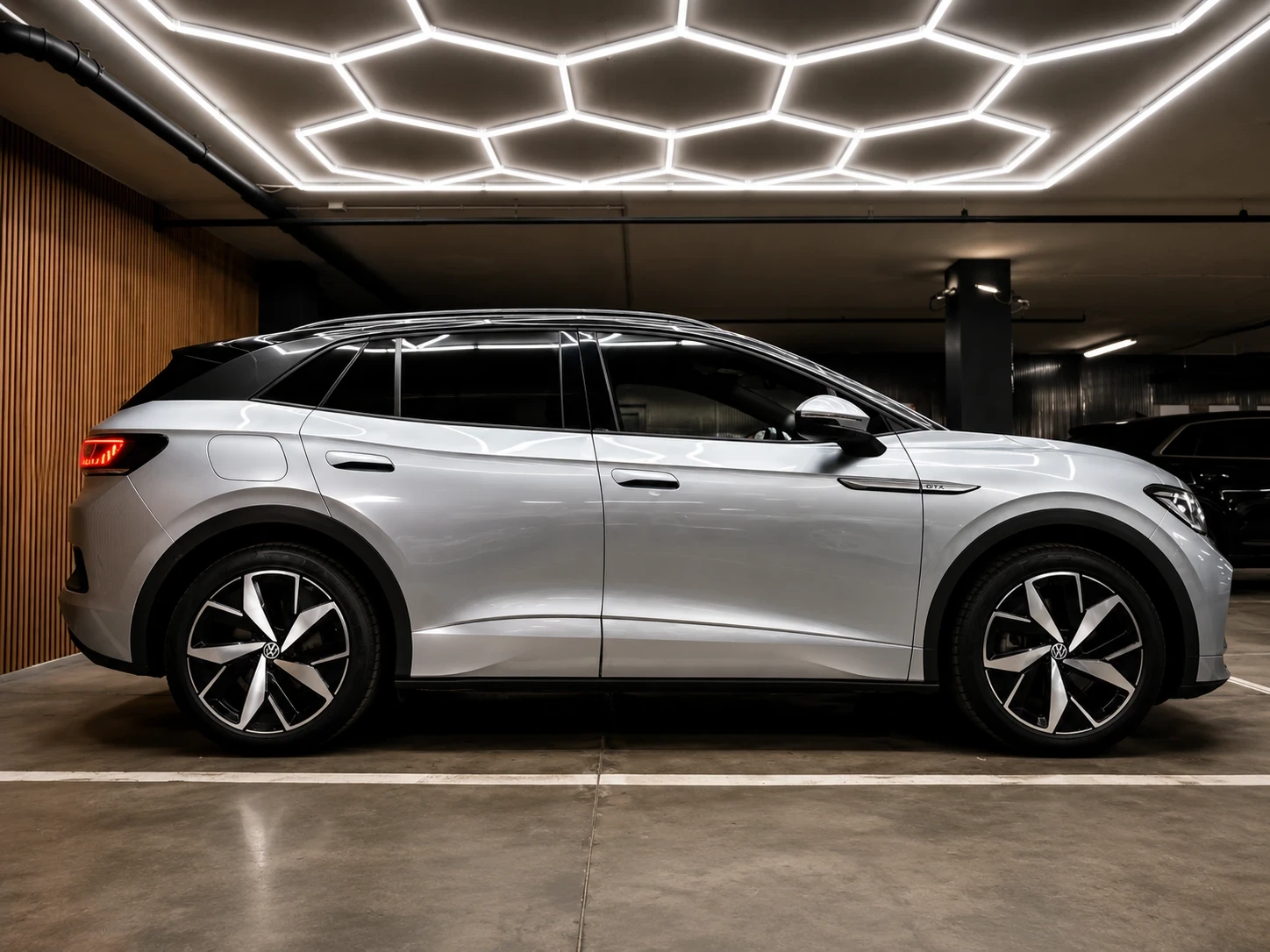 VW ID.4 220 KW :: 4X4:: ТЕРМОПОМПА::В ГАРАНЦИЯ:GTX::КАМЕРА, снимка 4 - Автомобили и джипове - 55419667