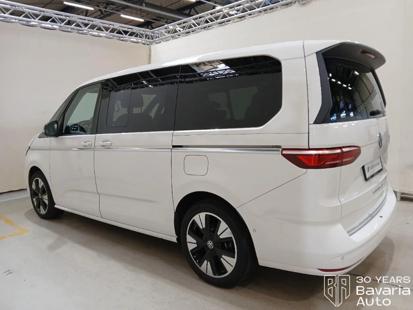 VW Multivan Style lang DSG Easy Open Basic, снимка 2 - Автомобили и джипове - 55423901