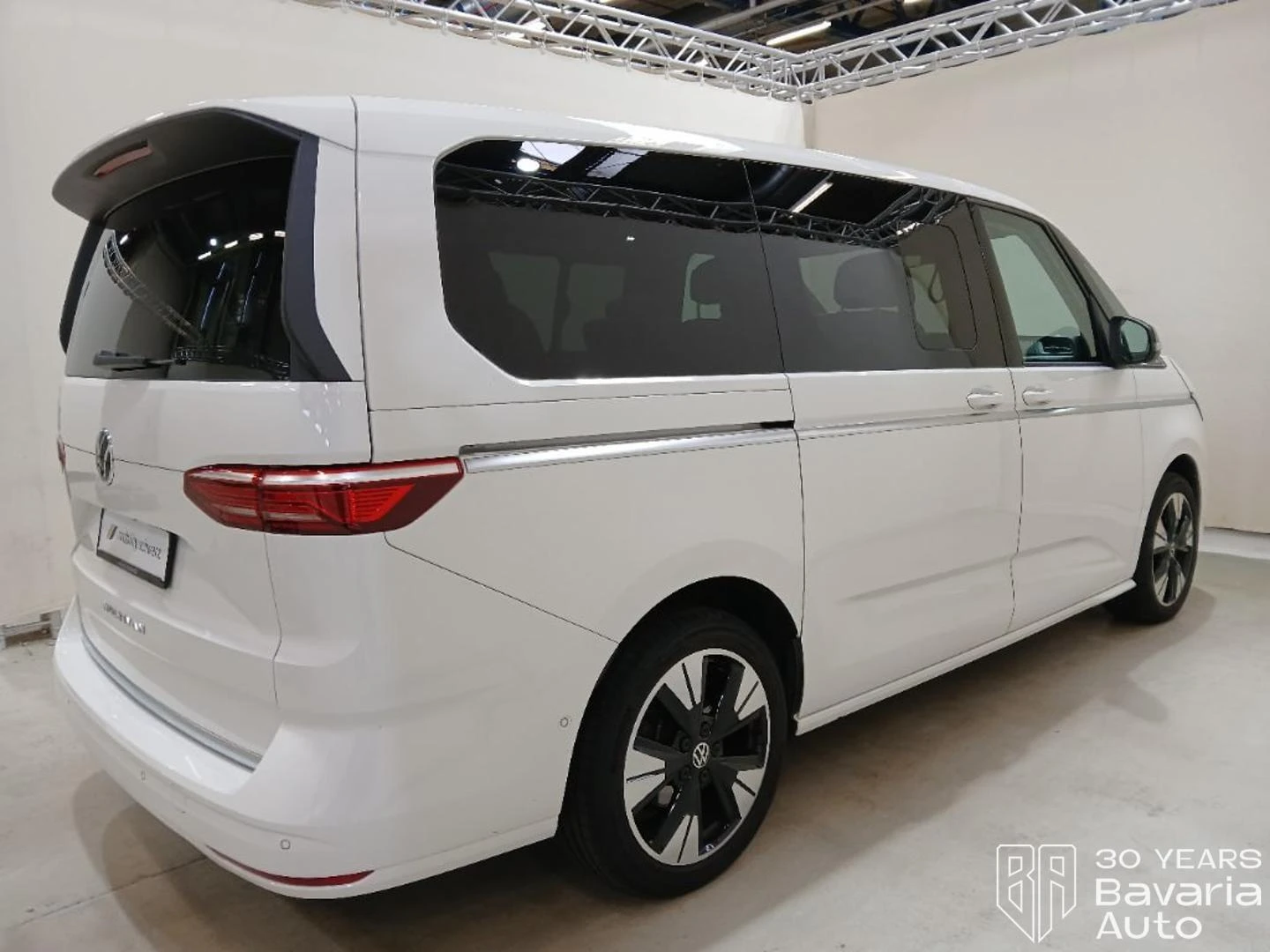 VW Multivan Style lang DSG Easy Open Basic, снимка 4 - Автомобили и джипове - 55423901